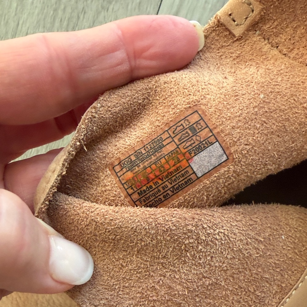 UGG Women's Tan Ankle Boots NWOT - Picture 11 of 12